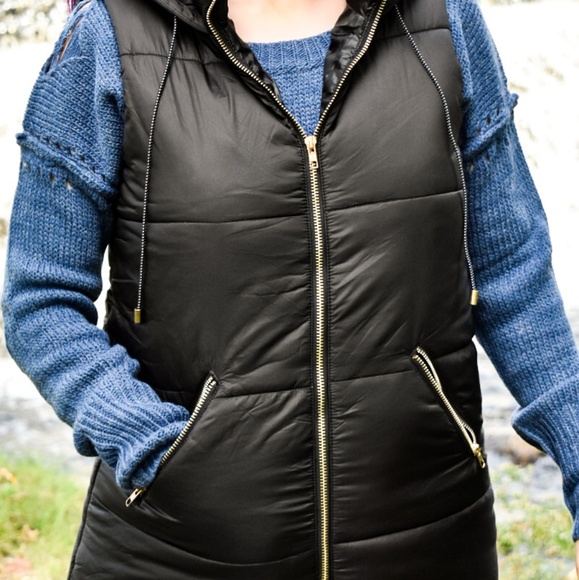 Hooded Black Puffer Vest - Picture 4 of 8